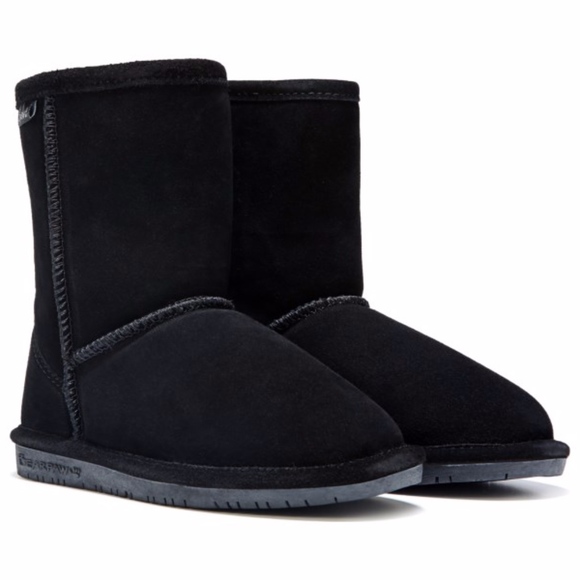 [SOLD] Bearpaw Emma Short Black Suede Boots Size 6 - Picture 1 of 6